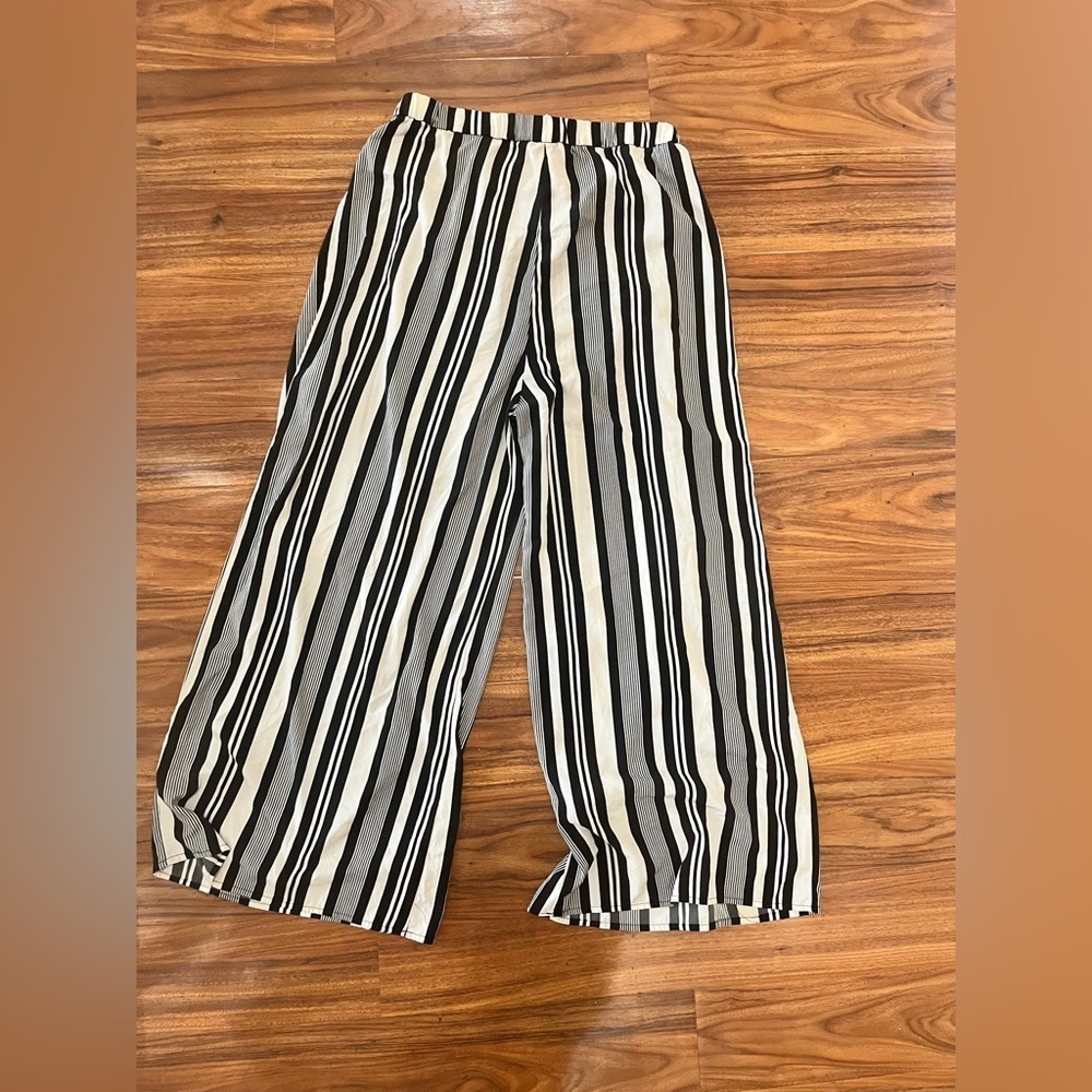 H&M Chic Black and White Striped wide leg Pants